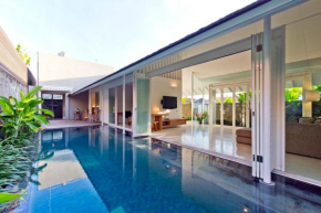 Отель White Villa  Kuta